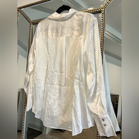 L’Agence Jaslynn Silk Ruffle Top - Picture 6 of 8